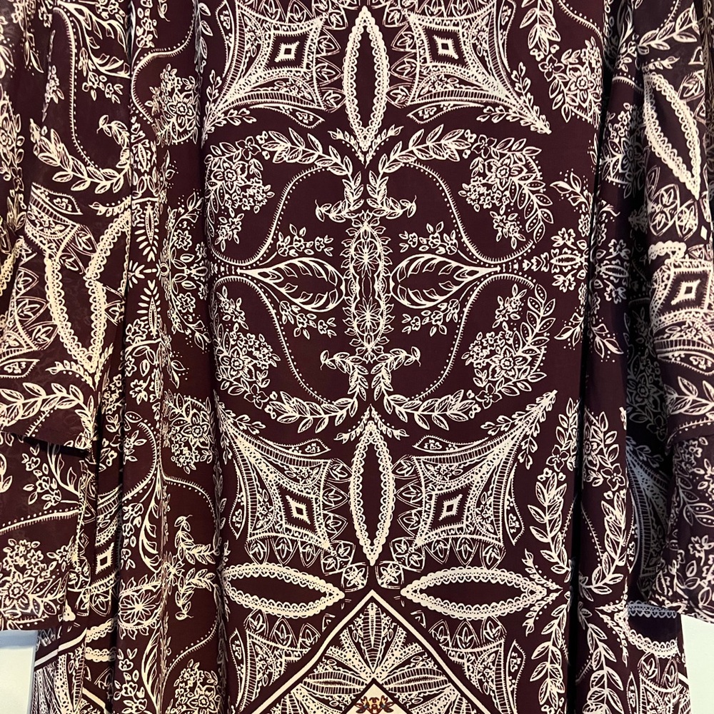 Avenue flowy dress women’s size 22/24 burgundy 3/4 sleeves with ruffles on ends - Picture 5 of 8